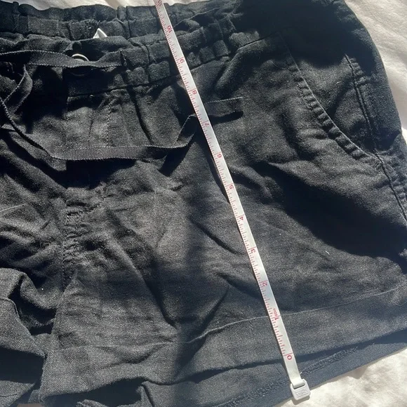 OldNavy Women's Black Linen Shorts - Picture 6 of 7